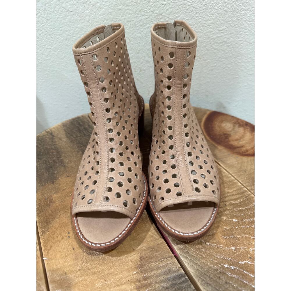 Loeffler Randall Ione Perforated Open Toe Booties size 8 tan/cream - Picture 2 of 8